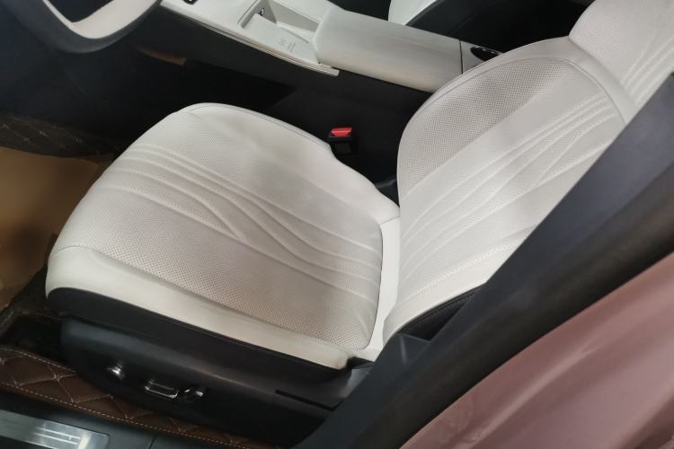 Used Geely Galaxy E8 2024 665 km Range Rear-Drive Starship Long-Range Version
