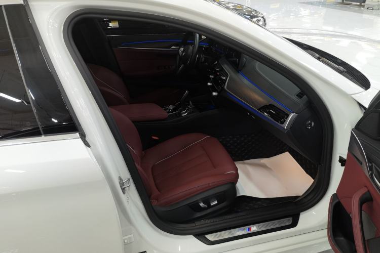 Used BMW 5 Series 2023 530Li Leading Model M Sport Package Right Front Seat