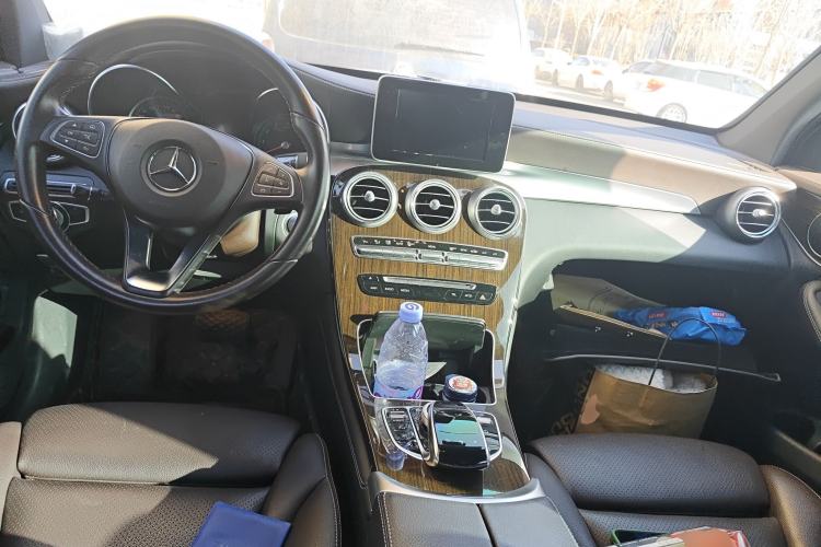 Used Mercedes-Benz GLC 2019 GLC 260 L 4MATIC Dynamic Model Center Console
