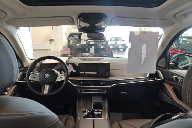 Used BMW X5 2023 xDrive 30Li Luxury M Sport Package Center Console