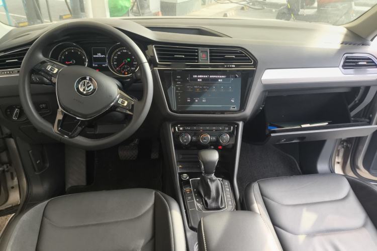 Used Volkswagen Tiguan L 2020 330TSI Automatic Two-Wheel Drive Smart Luxury Edition China VI Standard Center Console
