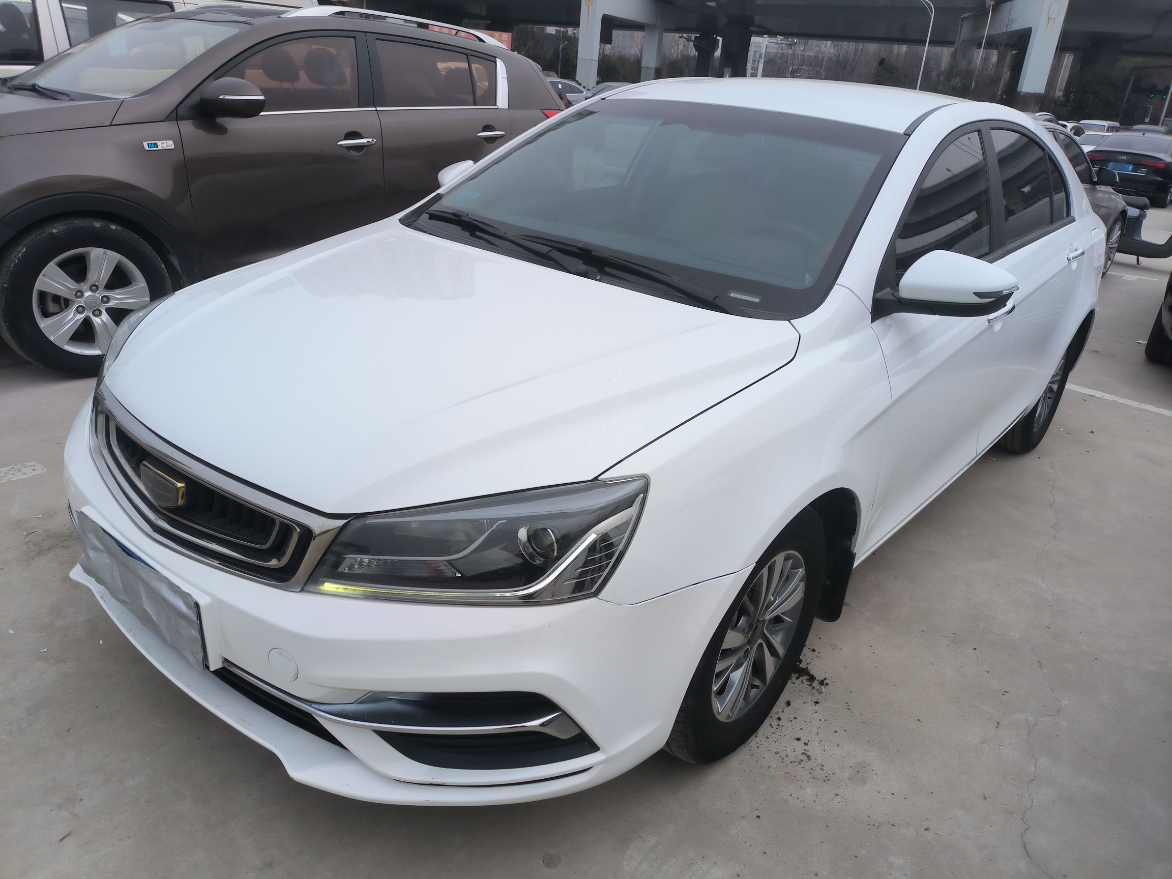 Под передней частью автомобиля