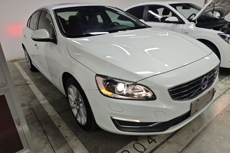 Used Volvo S60 2015 S60L 2.0T Zhiyuan Edition
