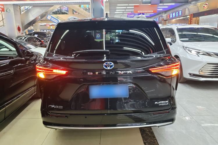 Used Toyota Sienna 2023 2.5L Hybrid Platinum Edition