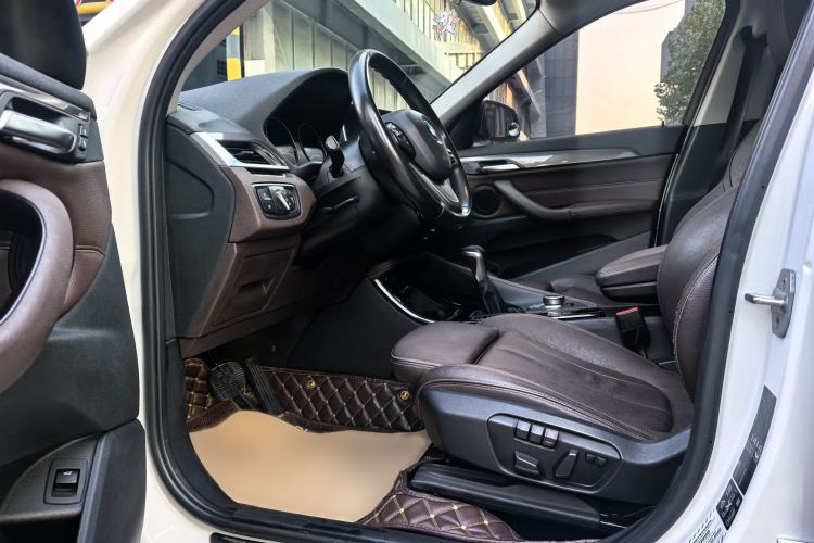 Used BMW X1 2018 xDrive20Li Luxury Edition Interior 2