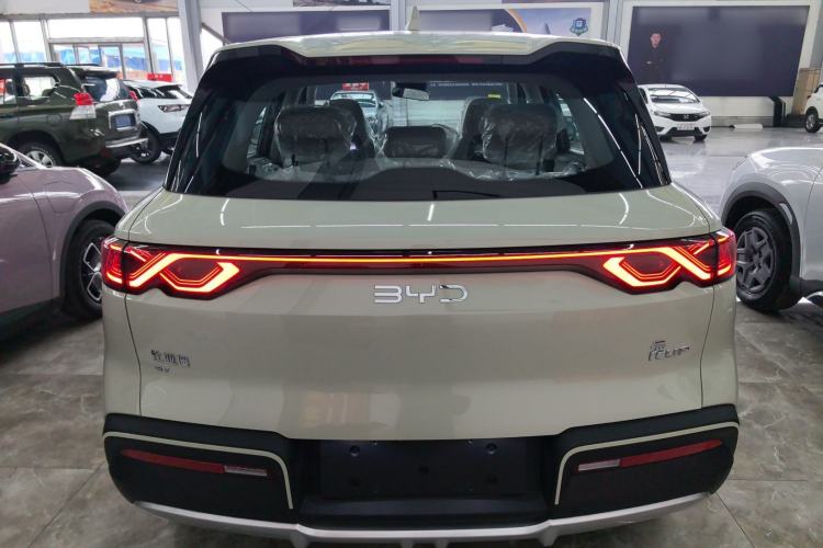 Used BYD Yuan UP 2025 Model 301KM Leading Version
