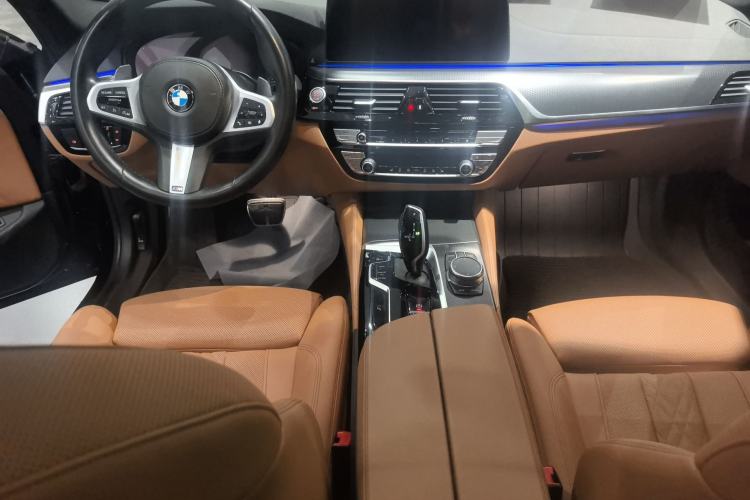Used BMW 5 Series 2021 530i M Sport Package Center Console