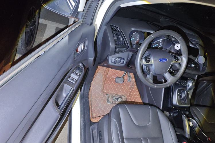 Used Ford Kuga 2015 2.0L GTDi Four-Wheel-Drive Sport Model
