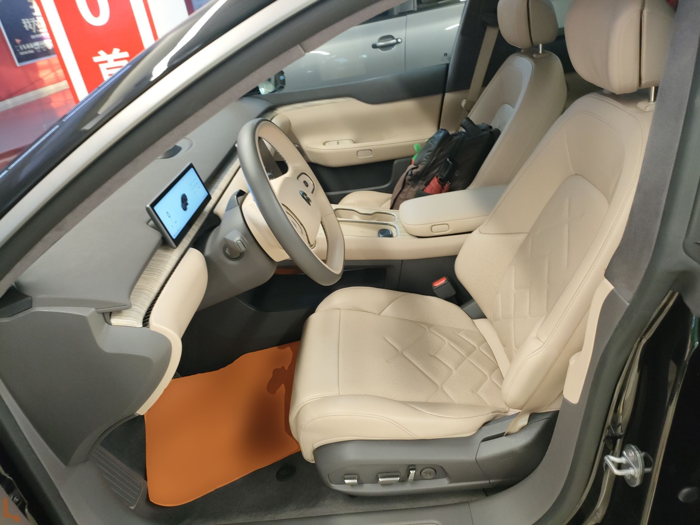 المقاعد الأمامية داخل السيارة