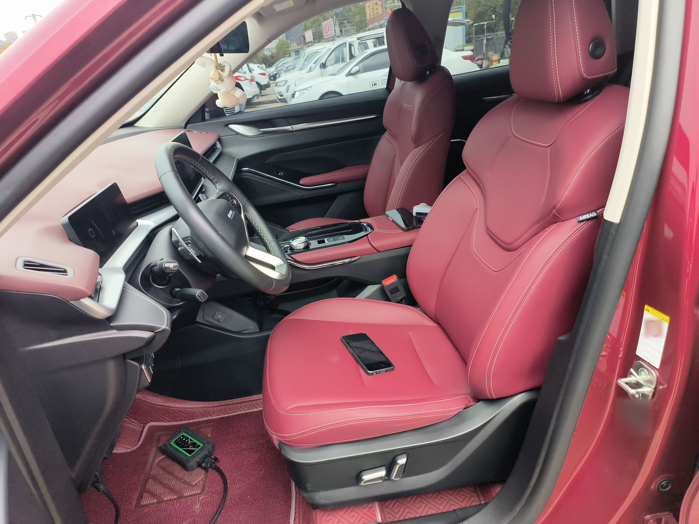 المقاعد الأمامية داخل السيارة