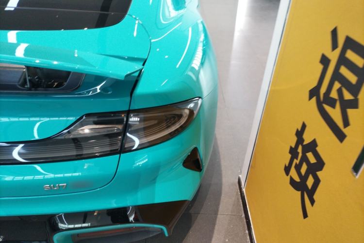 Used Xiaomi Auto SU7 2024 Four-Wheel Drive Ultra-Long Range Advanced Intelligent Driving Max Edition
