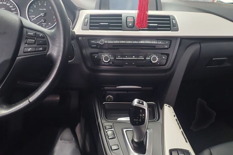 Used BMW 3 Series 2015 316Li Fashion Model
