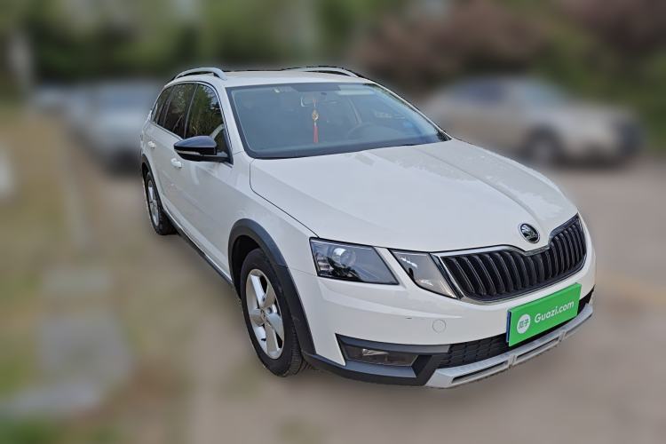 Used Skoda Octavia 2019 Station Wagon TSI230 DSG Comfort Edition China VI Standard Front Right 45 Deg