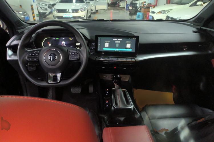 Used MG 5 2021 180 DVVT CVT Youth Luxury Edition Center Console