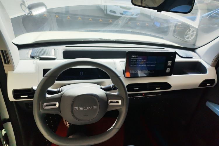 Used Geely Galaxy Panda 2024 Panda Mini 200km Endurance Bear Center Console
