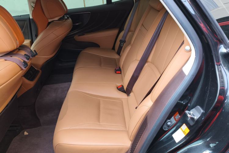 Used Lexus LS 2020 500h Excellence Edition China VI standard Left Rear Seat