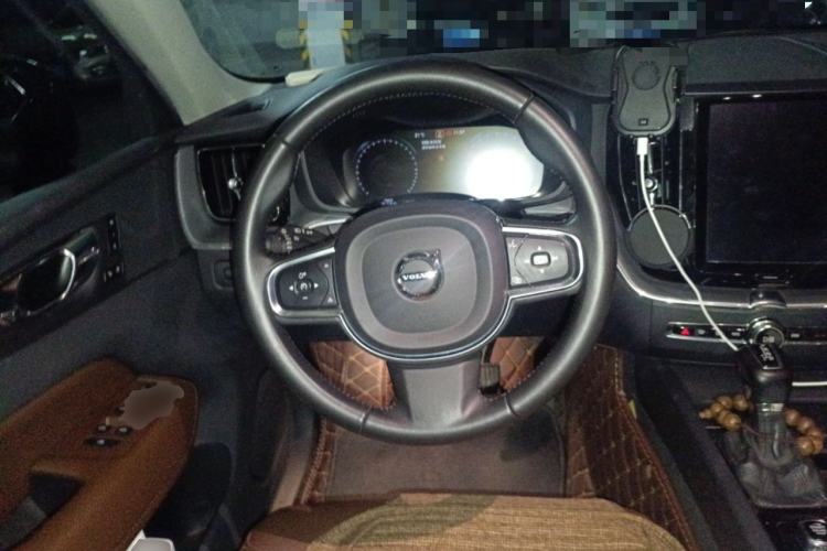 Used Volvo XC60 2019 T5 4x4 Zhiyuan Edition China VI Standard
