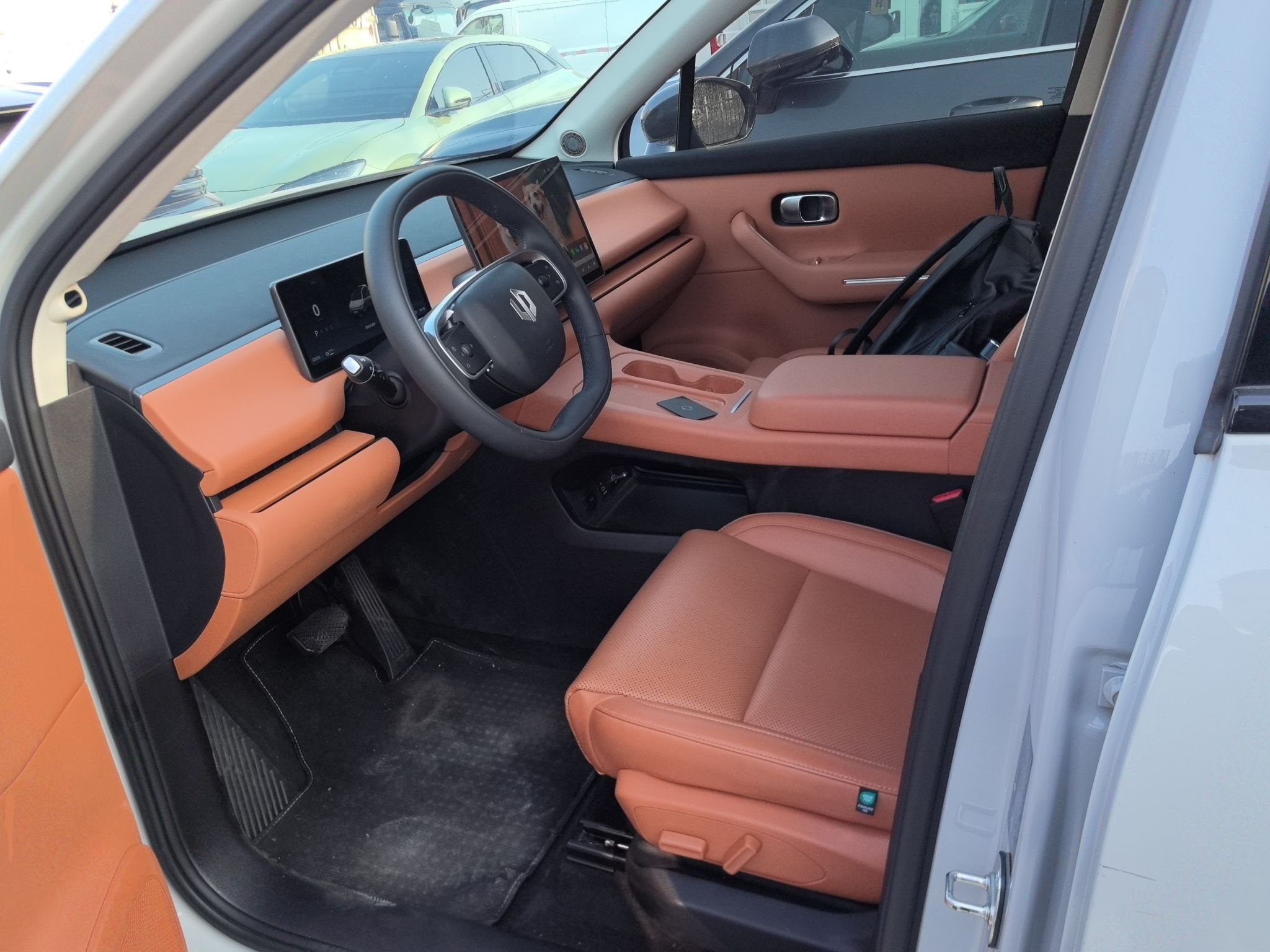 المقاعد الأمامية داخل السيارة