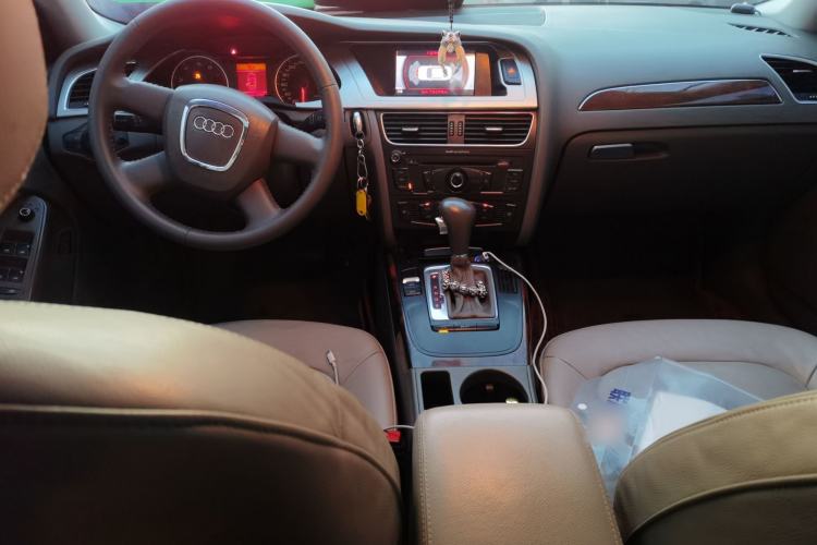 Used Audi A4L 2012 2.0 TFSI automatic Comfort trim level