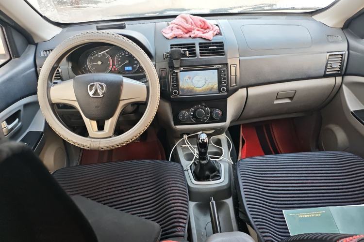 Used BAIC Weiwang M20 2014 1.5L Basic Version DAM15DL Center Console