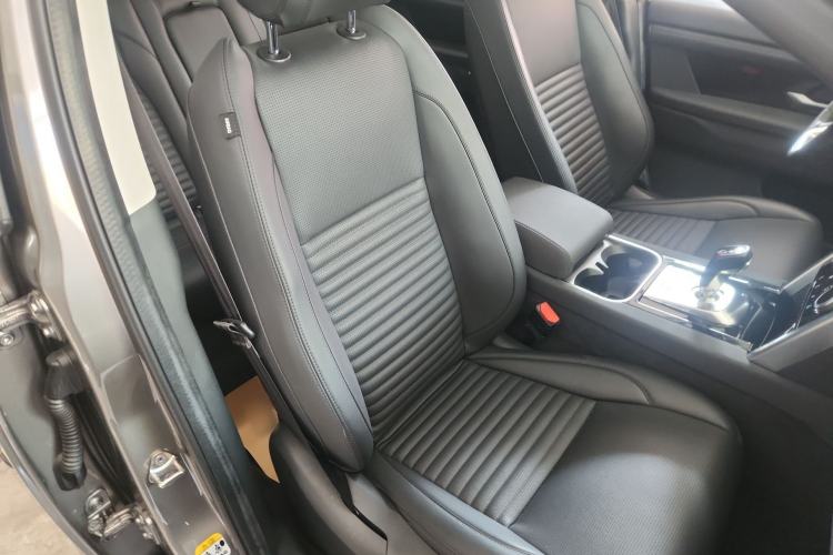 Used Land Rover Discovery Sport 2021 200 PS Family Edition Right Front Seat