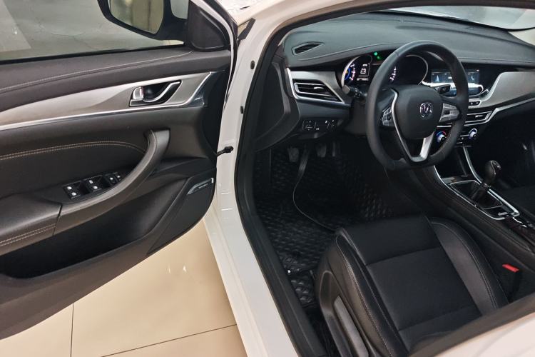 Used CHANGAN Eado 2019 High-Energy Edition 1.6L GDI Manual Pioneer Model China VI Standard
