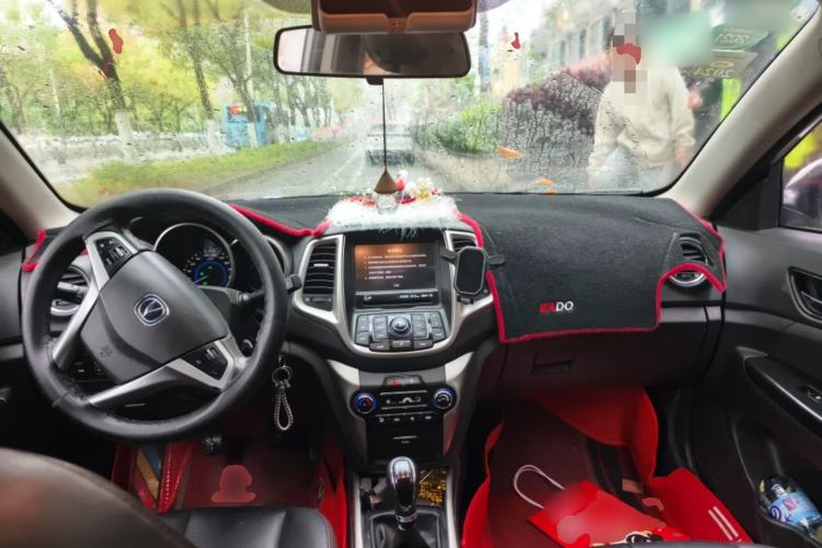 Used CHANGAN Eado 2015 1.6L Manual Luxury Model China V Standard Center Console