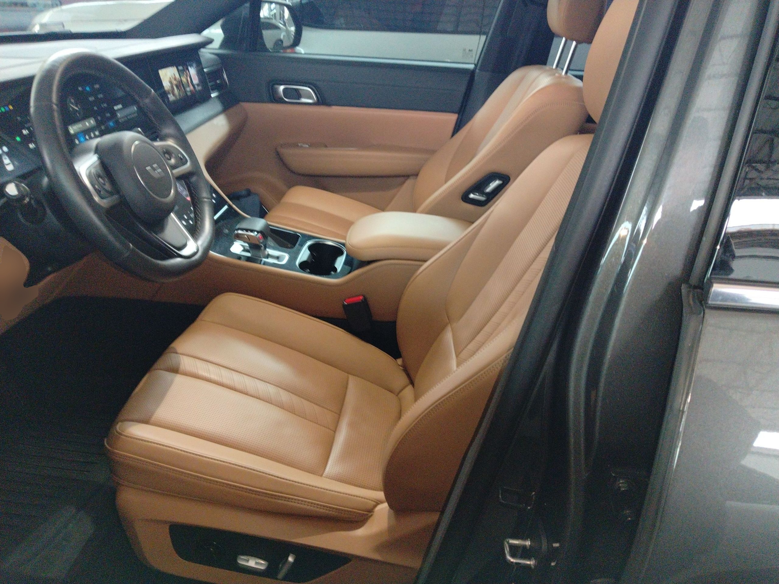 Переднее сиденье в автомобиле