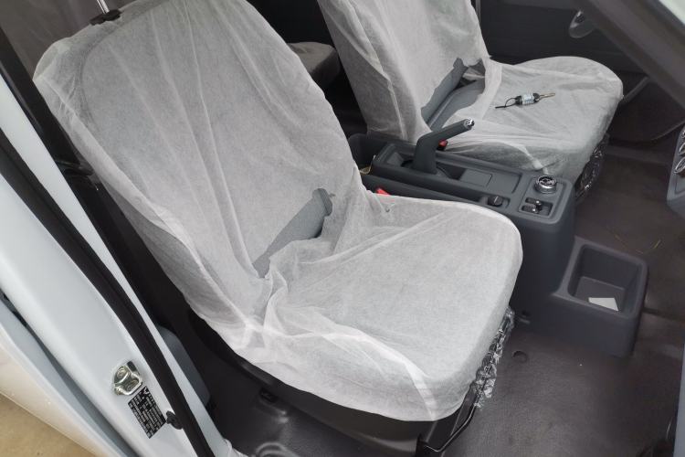 Used Wuling Yangguang 2024 300km Comfort-Grade Passenger Van 60kW Right Front Seat