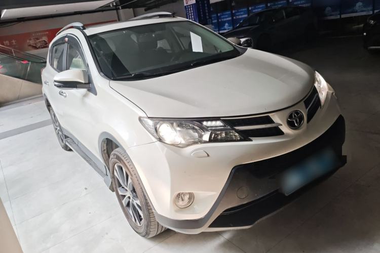 Used Toyota RAV4 2015 2.5L Automatic 4x4 Elite Edition Front Right 45 Deg