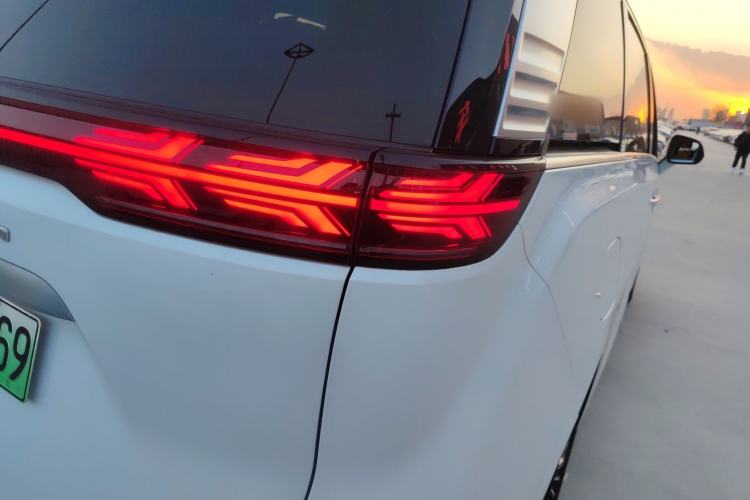 Used Denza D9 2022 DM-i 970 Four-Wheel Drive Flagship Model