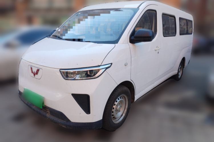 Used Wuling Yangguang 2024 300KM Comfort Version Passenger Van 75kW