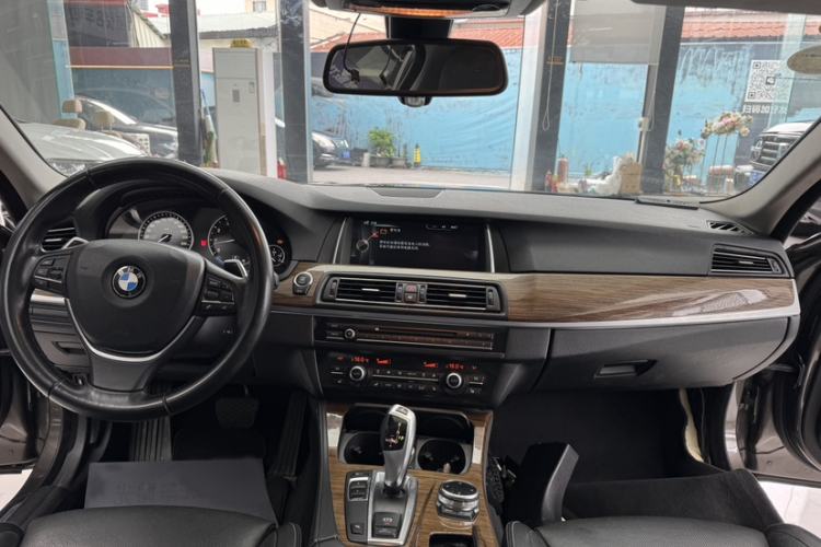 Used BMW 5 Series 2014 535Li Leading Model Interior 2