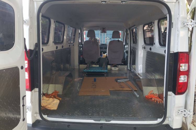 Used Wuling Yangguang 2024 300KM Comfort Version Passenger Van 75kW Trunk