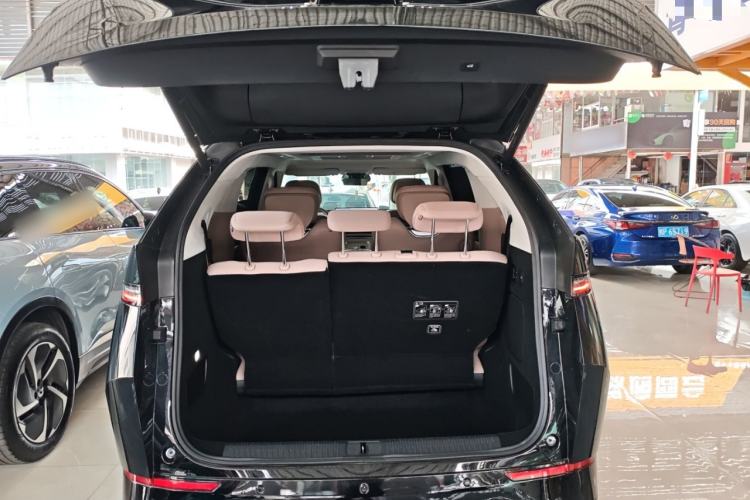 Used XPeng X9 2024 702 Ultra-Long Range Pro
