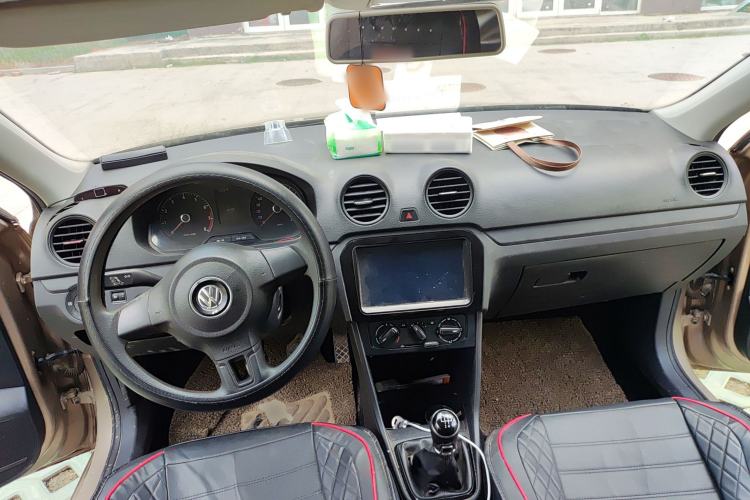 Used Volkswagen Jetta 2015 1.6L Manual Fashion Edition Center Console