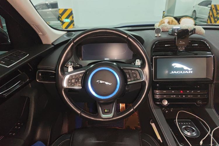 Used Jaguar F-PACE 2018 3.0 SC Four-Wheel Drive R-Sport Sport Edition Steering Wheel