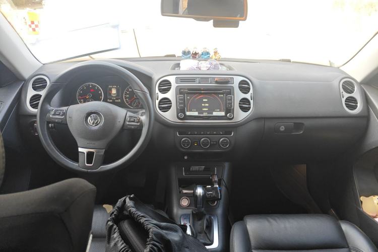 Used Volkswagen Tiguan 2015 1.8TSI Automatic All-Wheel-Drive Luxury Model Center Console