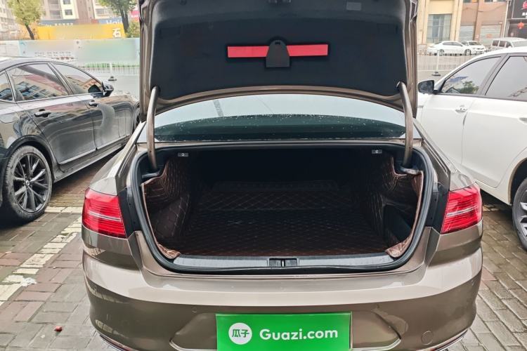 Used Volkswagen Magotan 2018 Facelift 330TSI DSG Luxury Model Trunk