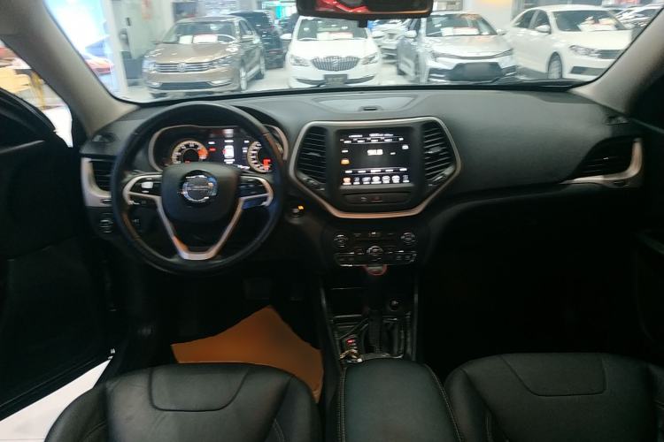 Used Jeep Cherokee 2016 2.4L Leading Smart Version
