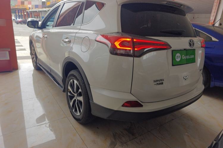 Used Toyota RAV4 2016 2.0L CVT Two-Wheel Drive Fashion Edition China V Standard