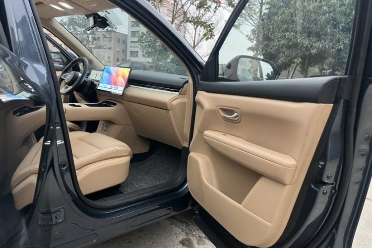 Used Landian E5 PLUS 2025 165 km Long-Range Version Pro 7-Seater
