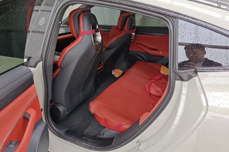 Used Xiaomi Auto SU7 2024 Rear-Drive Ultra-Long Range Advanced Pro-Level Intelligent Driving Version Left Rear Seat