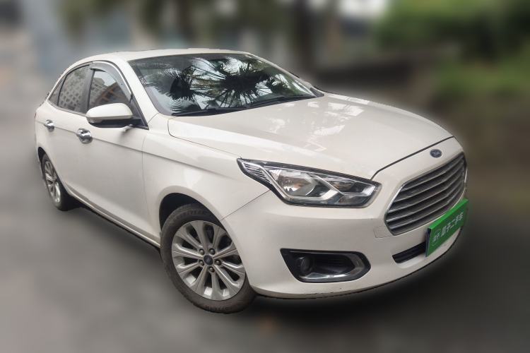 Used Ford Escort 2015 1.5L Automatic Fashion Model Front Right 45 Deg