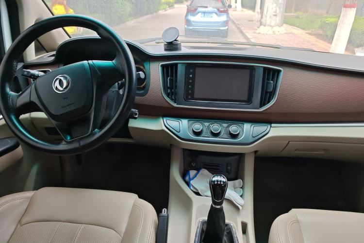 Used FORTHING Lingzhi 2019 M5L 1.6L 7-Seater Luxury Model China VI Standard Center Console