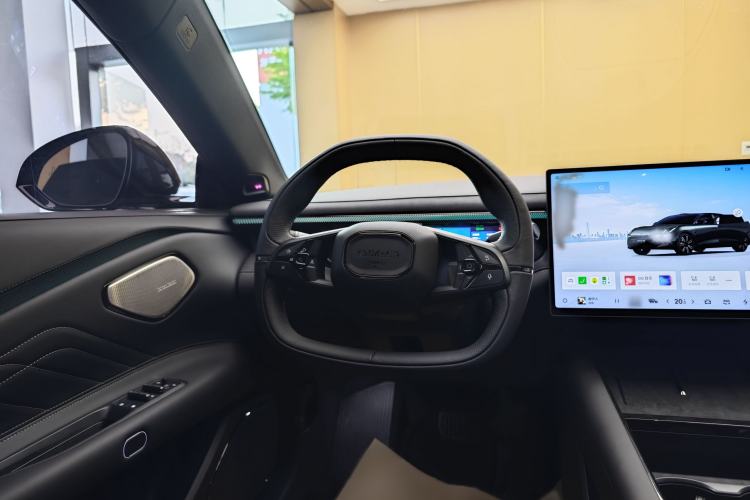 Used Lynk & Co Lynk & Co 10 EM-P 2025 Model 240 Four-Wheel Drive Ultra