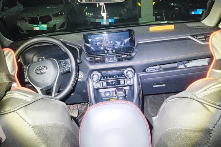 Used Toyota RAV4 2024 2.0L CVT Two-Wheel Drive Fashion Plus Edition Center Console