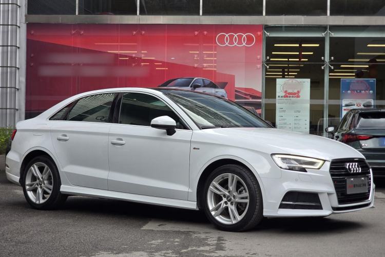 Used Audi A3 2019 Limousine 35 TFSI Fashion Edition China VI Emission Standard Exterior 2