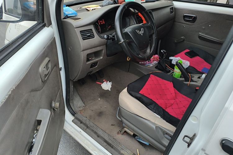 Used Wuling Rongguang V 2015 1.5L Practical Version Driver Seat