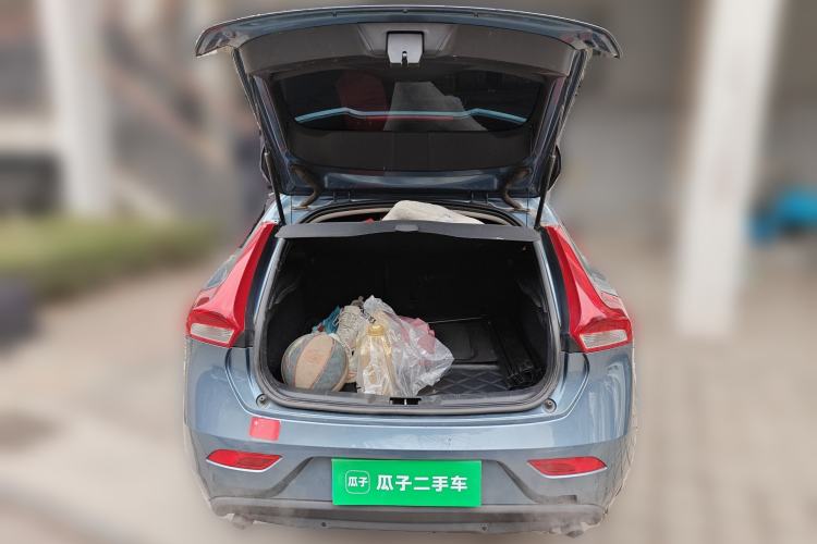 Used Volvo V40 2013 2.0T Zhiyi Edition Trunk